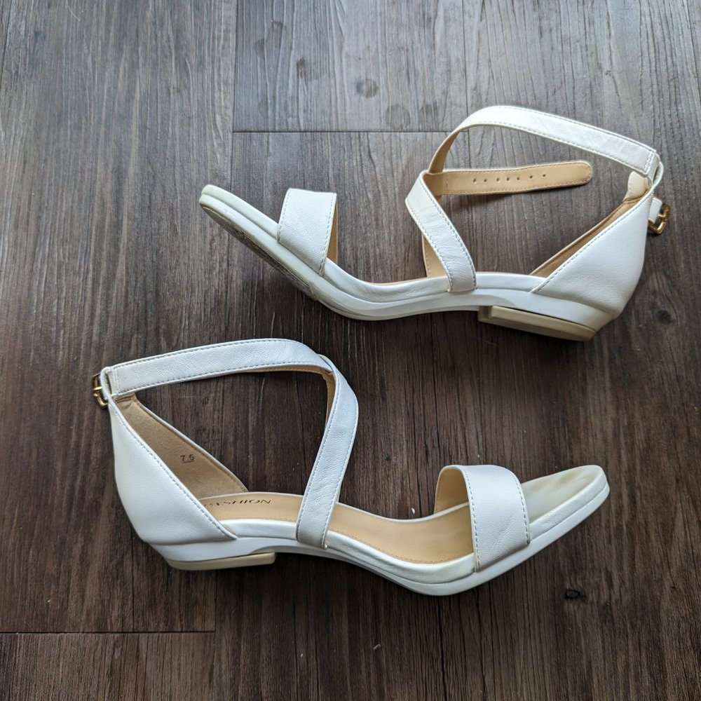 Pashion heels size 7.5. V 2.0, includes white sandals, stelo supports, flat caps